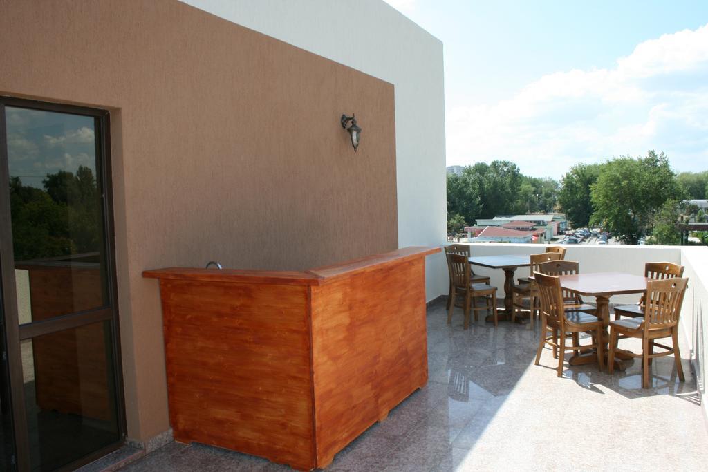 Hotel Mihaela Mamaia Kültér fotó